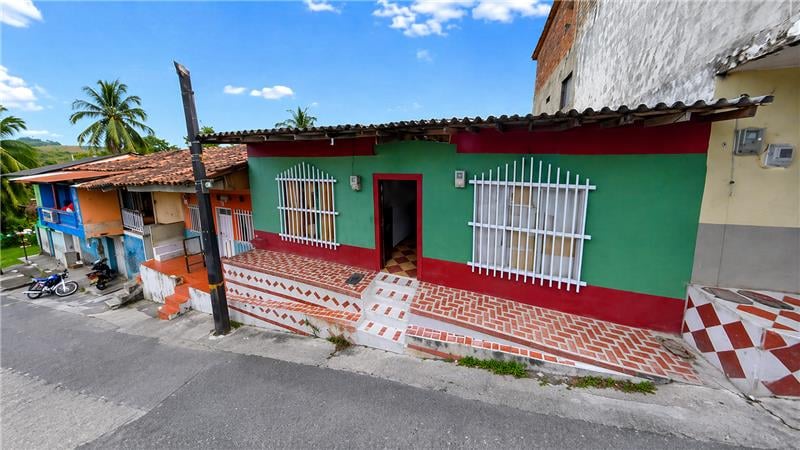 Edificio en venta - Taraza, Antioquia - 1