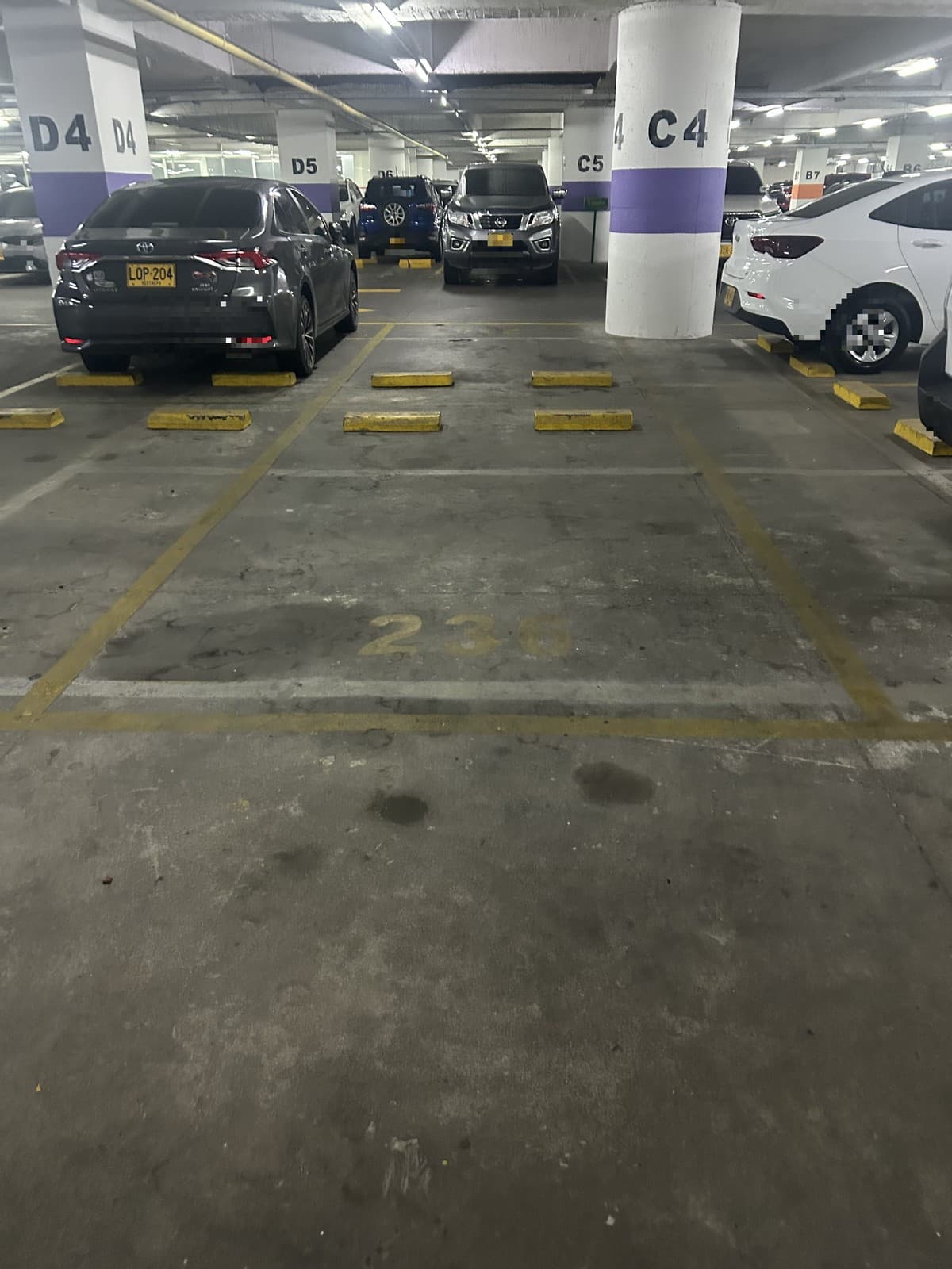 CALLE 15 38 40 CENTRO COMERCIAL LLANOCENTRO PARQUEO SOTANO 2
246