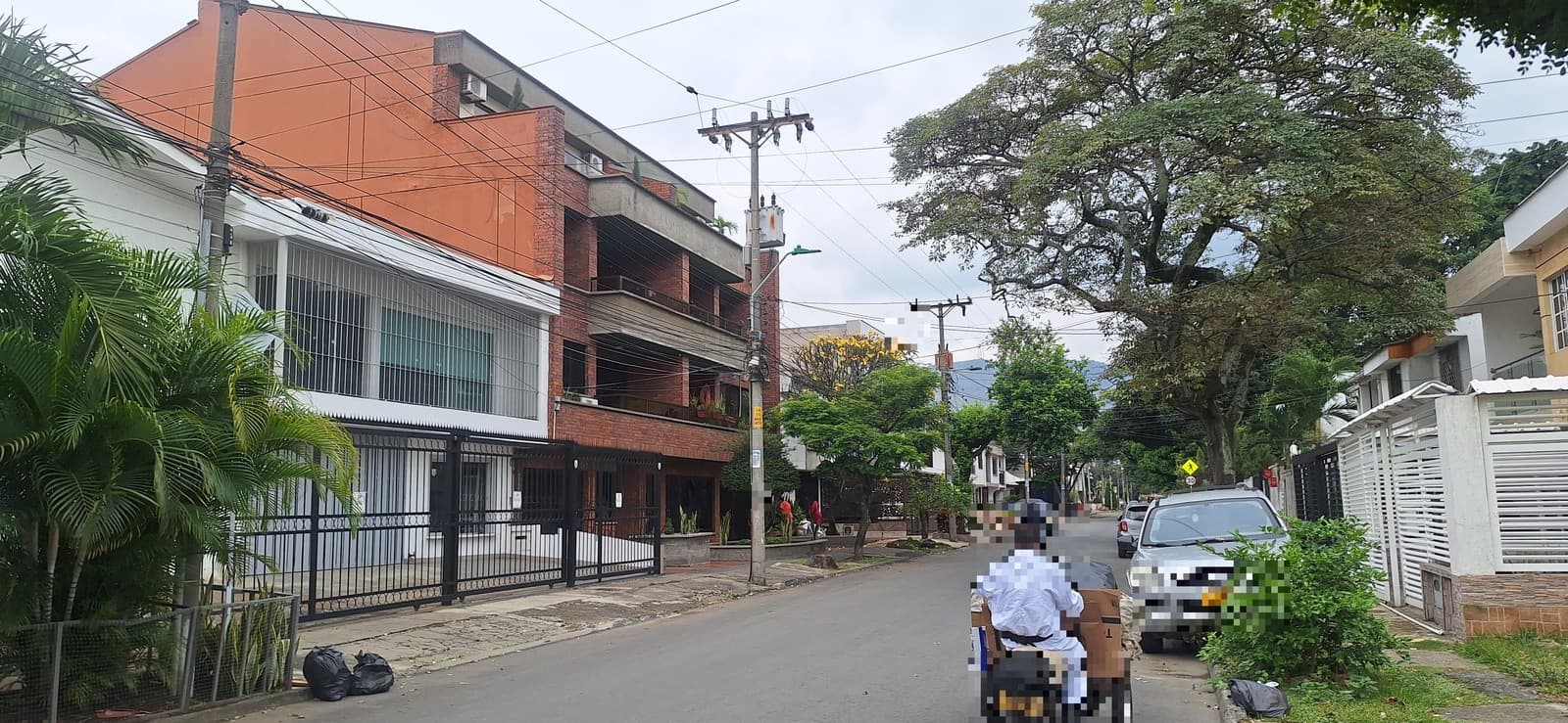GARAJE 3 ED EL EDEN DE LA FLORA URB LA FLORA CL 55 AV 3A Y 3B