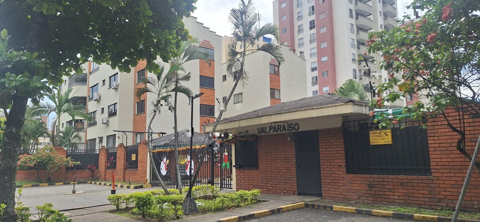GARAJE N 2C CONDOMINIO VALPARAISO URB PRADOS DEL NORTE AV 2 N 34 AN 45 - 3